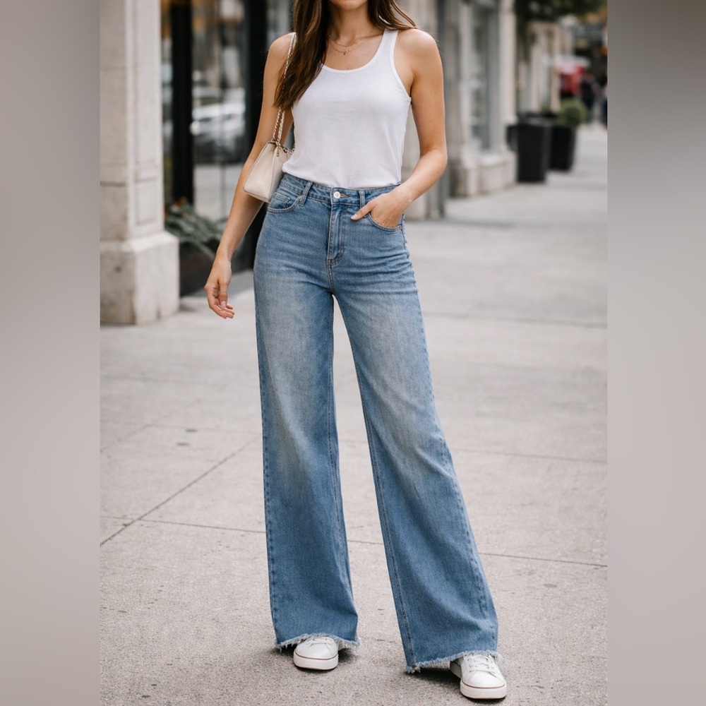 BCBGeneration I High Rise Wide Leg Distressed Frayed Hem Jeans I Size 5 (27)